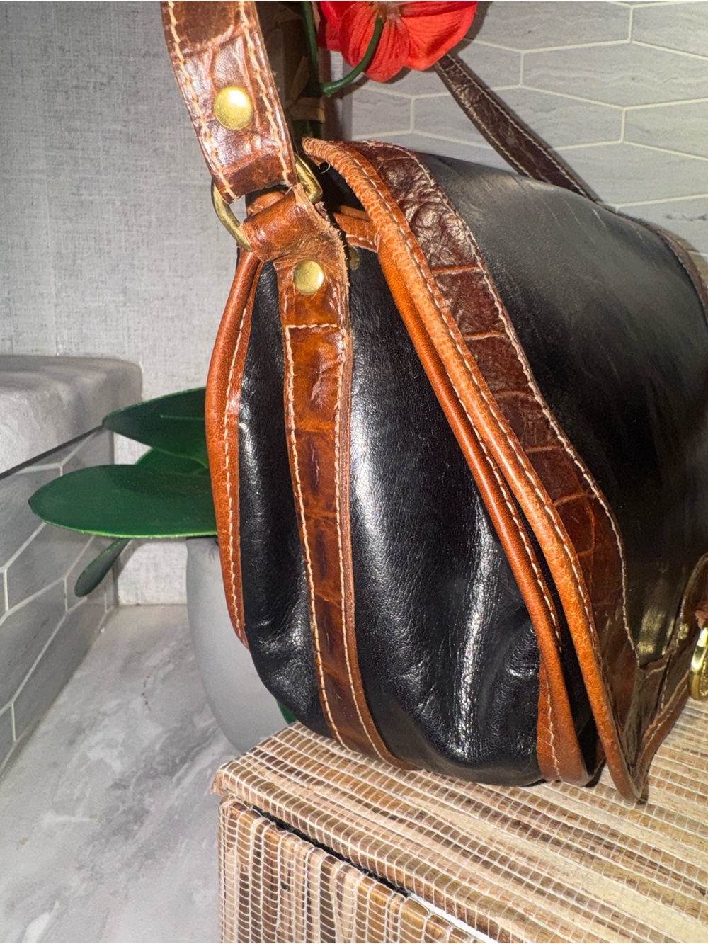 Vintage Brahmin Buttery Soft Black and Brown Leather Crossbody Bag GUC - Picture 6 of 12